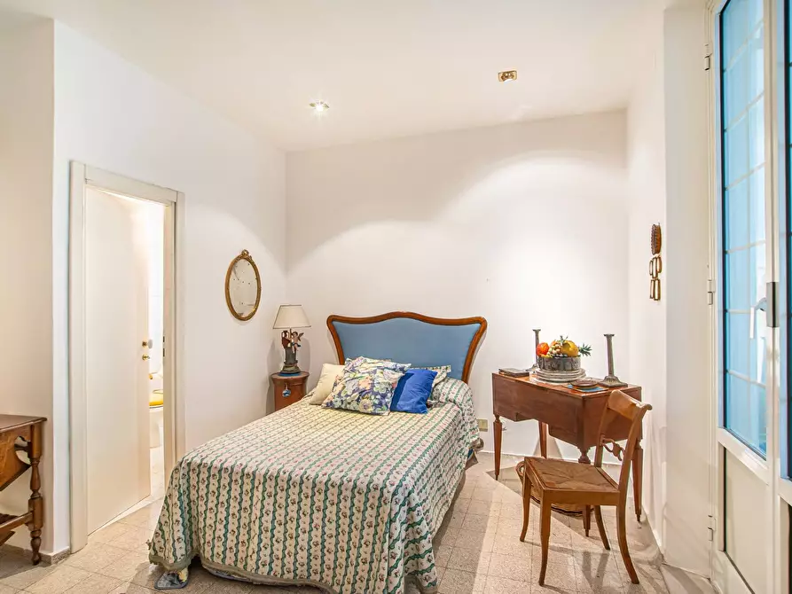 Immagine 14 di Appartamento in vendita  in Via Del Tritone a Roma