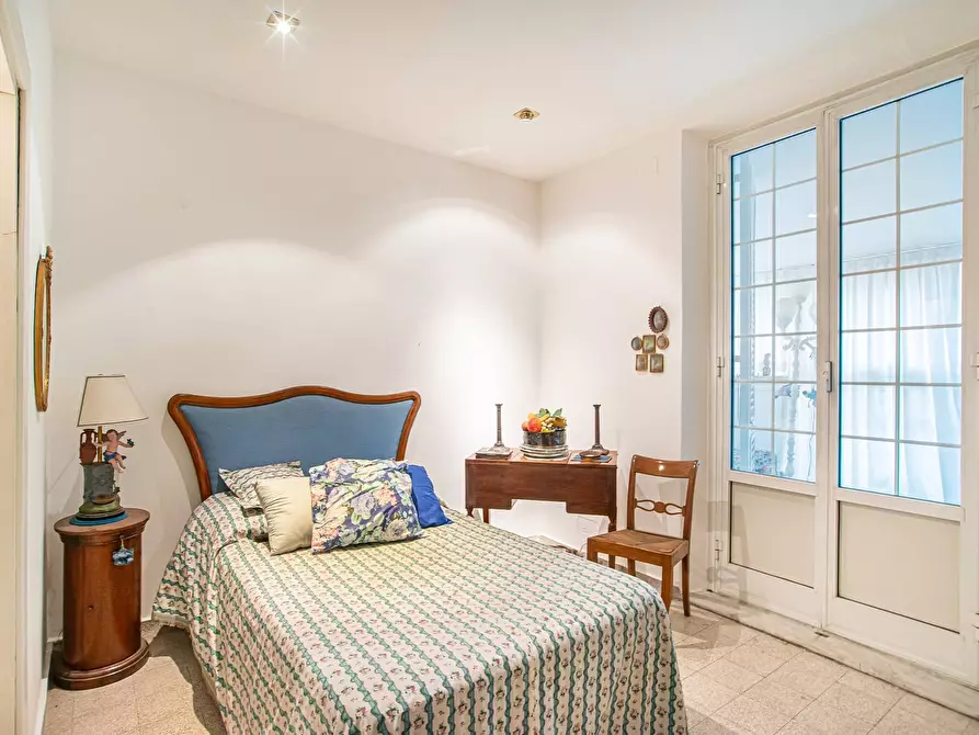 Immagine 15 di Appartamento in vendita  in Via Del Tritone a Roma