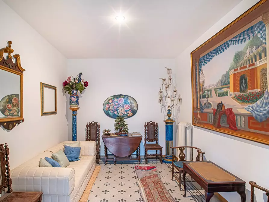 Immagine 8 di Appartamento in vendita  in Via Del Tritone a Roma