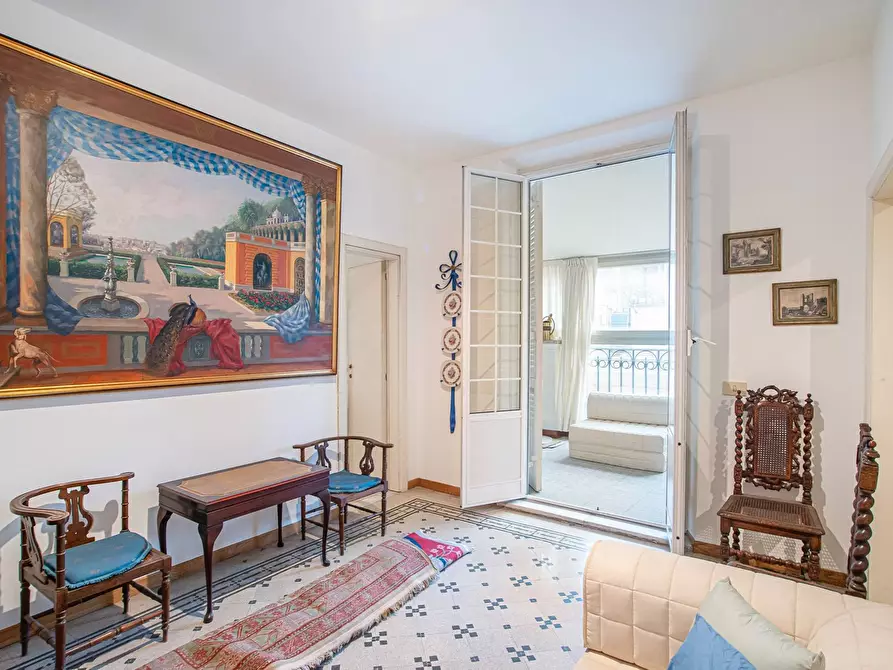 Immagine 11 di Appartamento in vendita  in Via Del Tritone a Roma