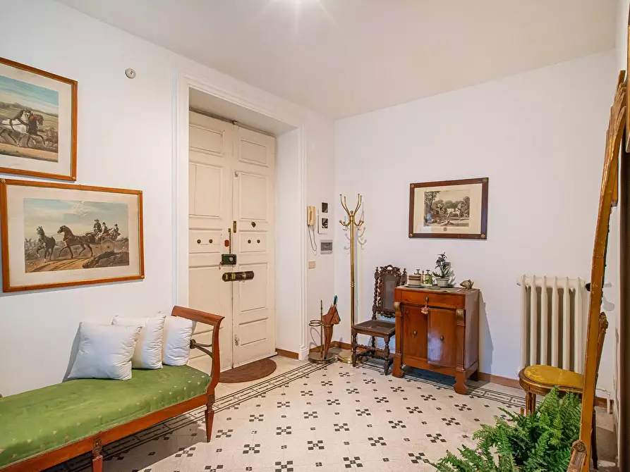 Immagine 7 di Appartamento in vendita  in Via Del Tritone a Roma