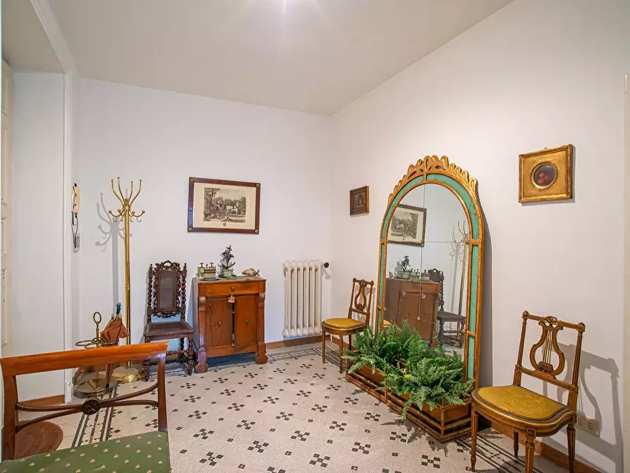 Immagine 9 di Appartamento in vendita  in Via Del Tritone a Roma