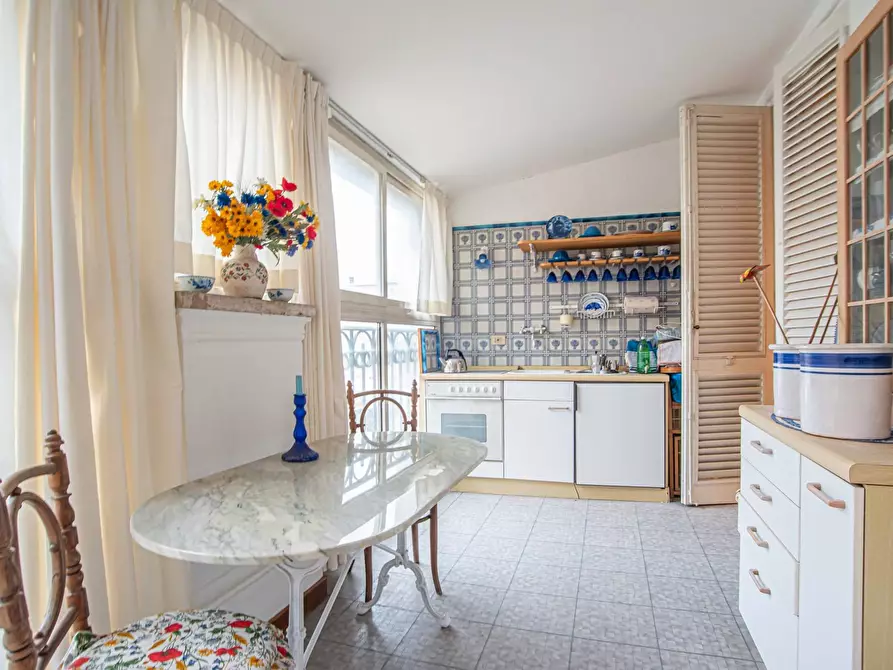 Immagine 22 di Appartamento in vendita  in Via Del Tritone a Roma