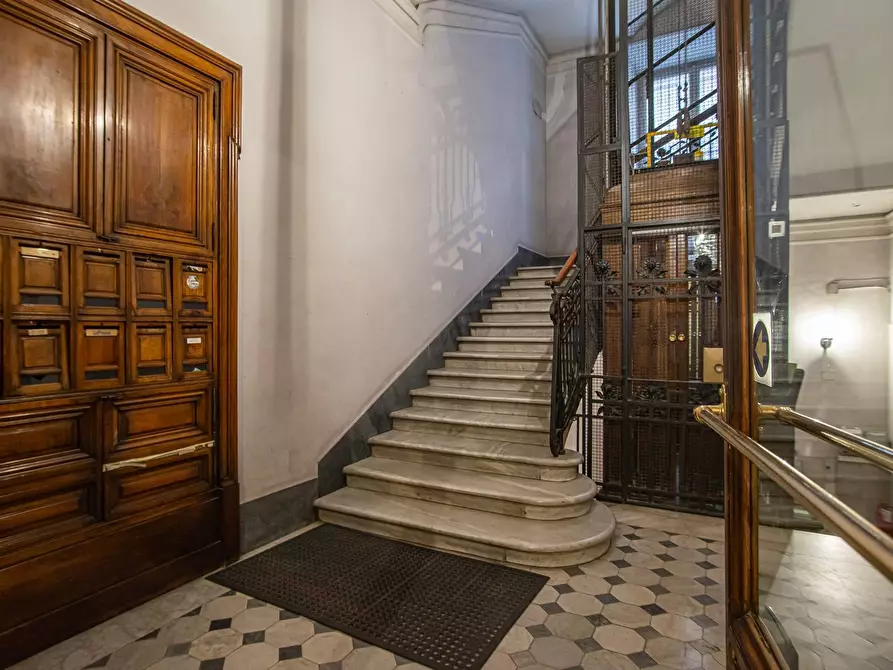 Immagine 4 di Appartamento in vendita  in Via Del Tritone a Roma