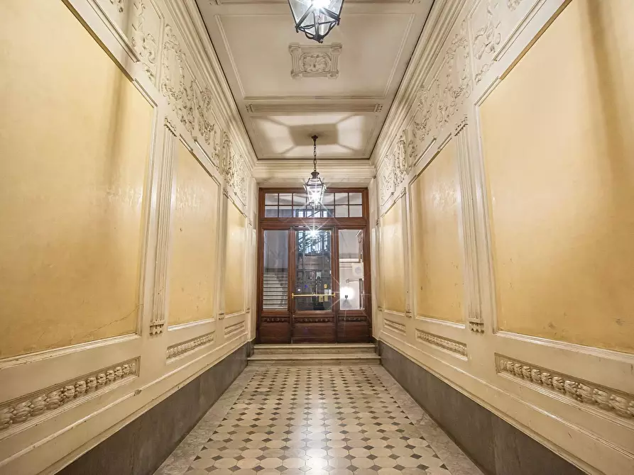 Immagine 3 di Appartamento in vendita  in Via Del Tritone a Roma