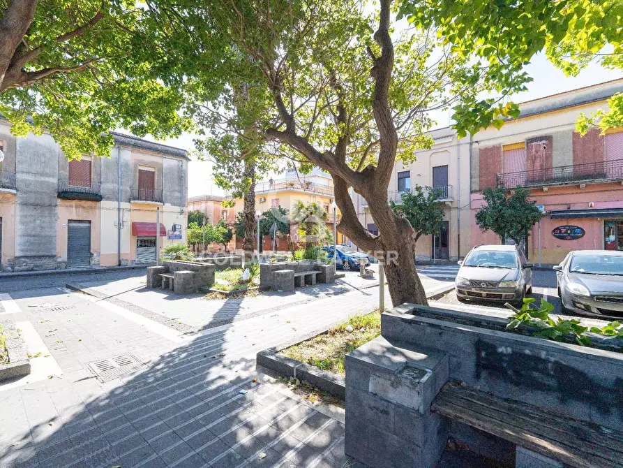 Immagine 2 di Locale commerciale in vendita  in Piazza Dante a Mascali