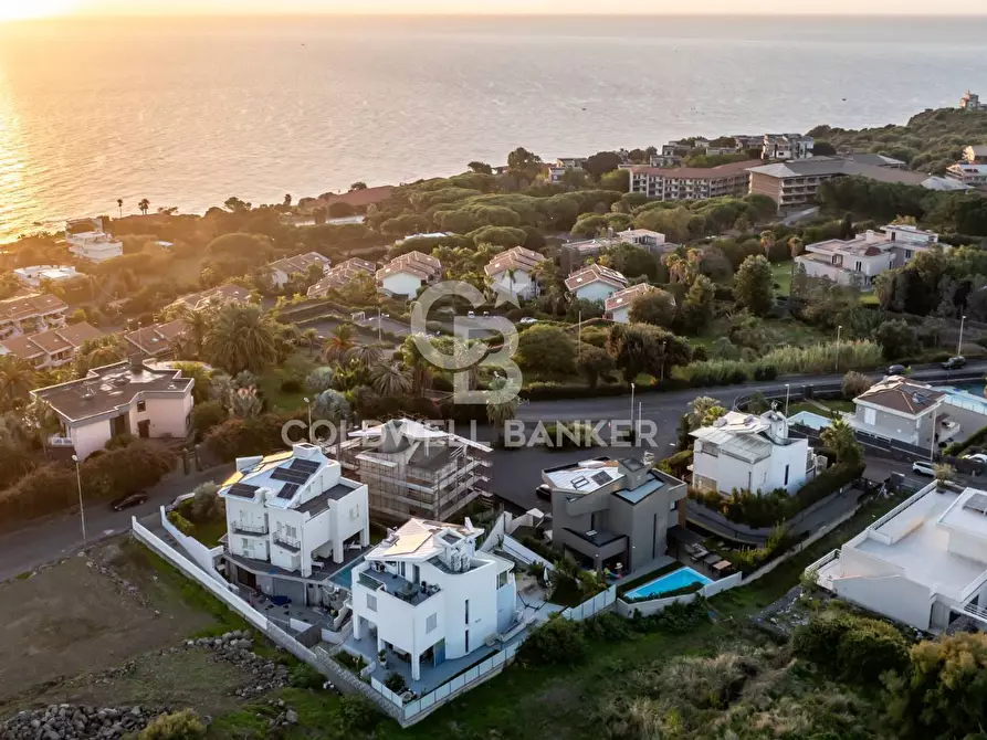 Immagine 1 di Palazzo in vendita  in Via dei Maceratoi a Acireale