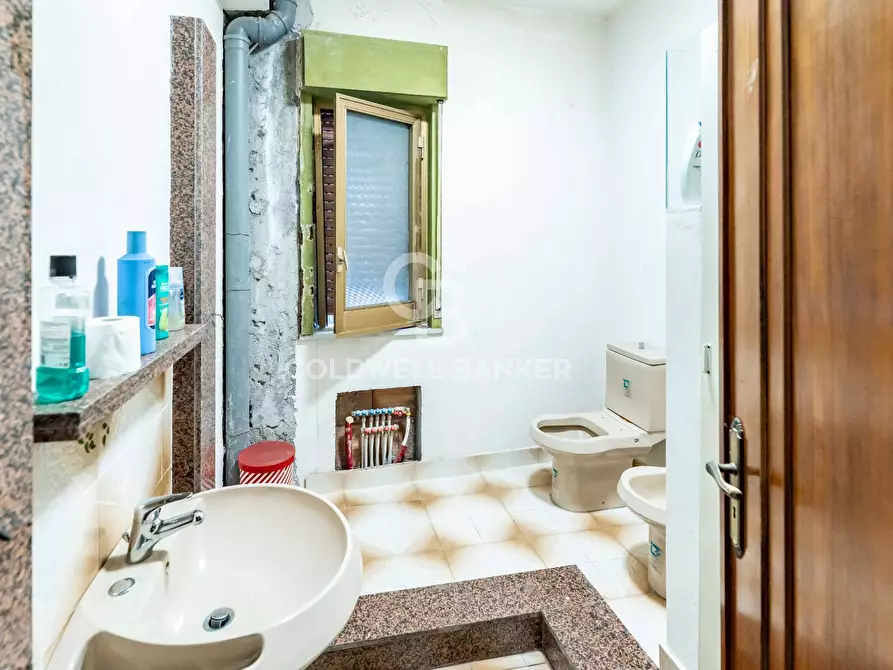 Immagine 11 di Palazzo in vendita  in Via Scaccianoce 49 a Acireale