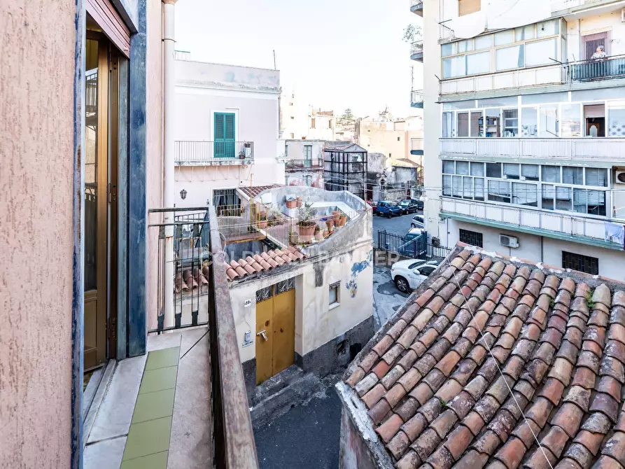 Immagine 16 di Palazzo in vendita  in Via Scaccianoce 49 a Acireale