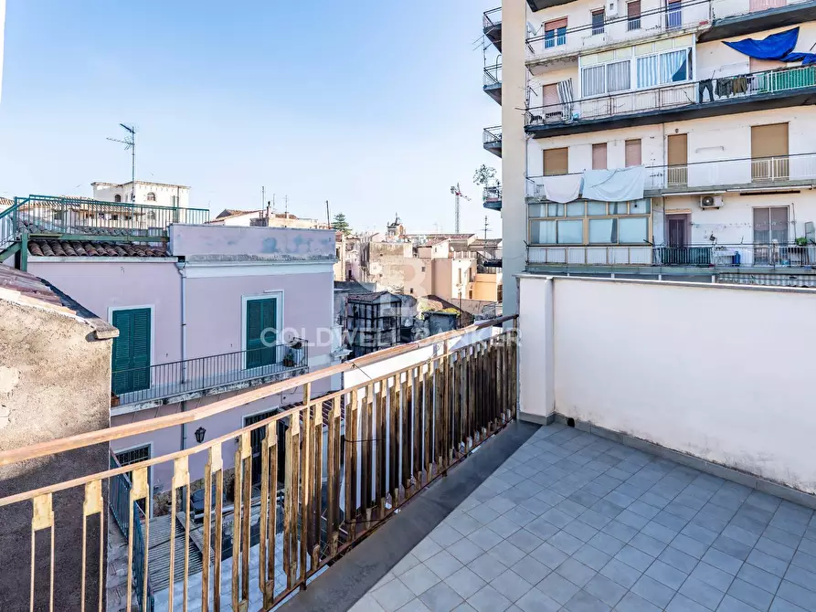Immagine 27 di Palazzo in vendita  in Via Scaccianoce 49 a Acireale