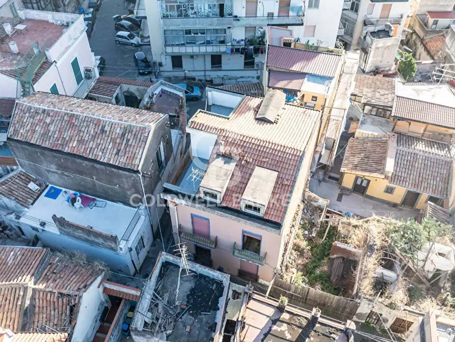 Immagine 52 di Palazzo in vendita  in Via Scaccianoce 49 a Acireale