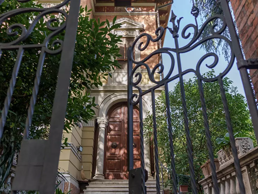 Immagine 5 di Villa in vendita  in Viale Luigi Chiavellati 16 a Foligno