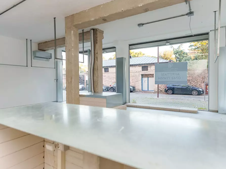 Immagine 5 di Locale commerciale in affitto  in Via Oberdan 63 a Foligno