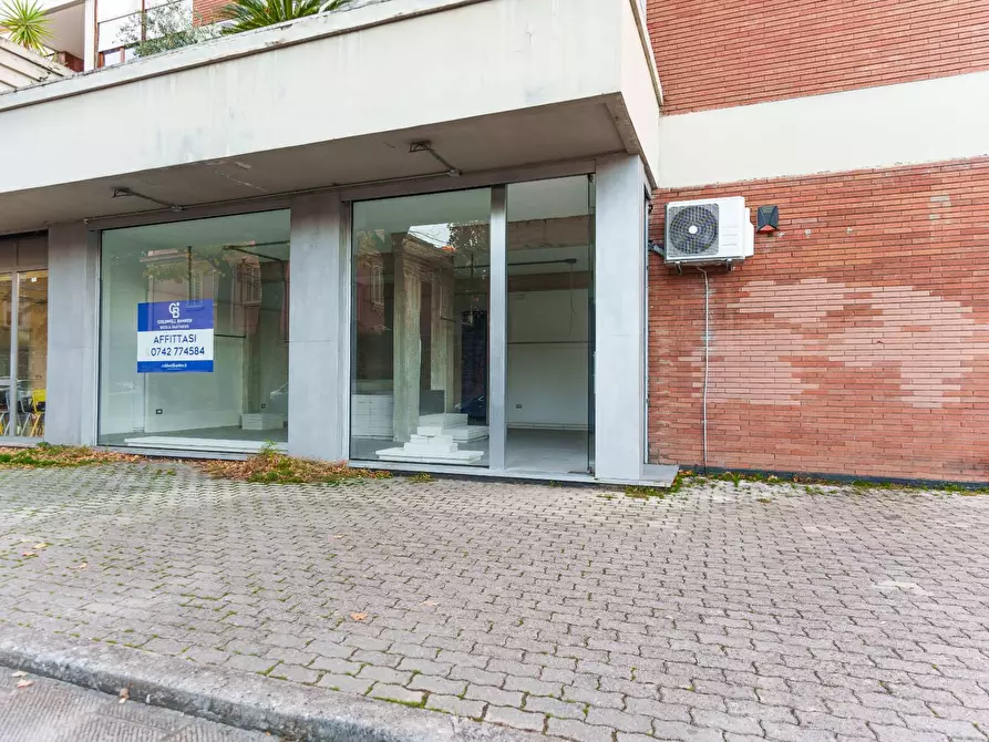 Immagine 3 di Locale commerciale in affitto  in Via Oberdan 63 a Foligno