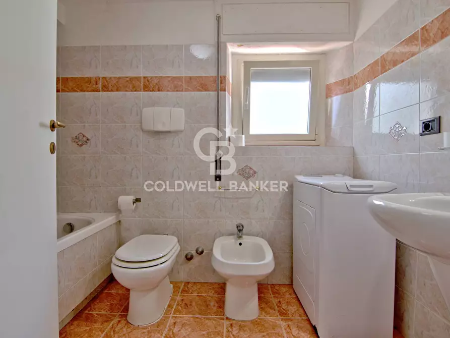 Immagine 9 di Appartamento in vendita  in Viale Giuseppe Pietri a Campo Nell'elba