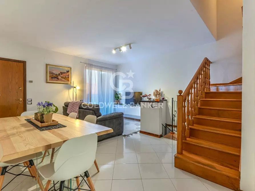 Immagine 1 di Villa in vendita  in Via del Brunello a Portoferraio