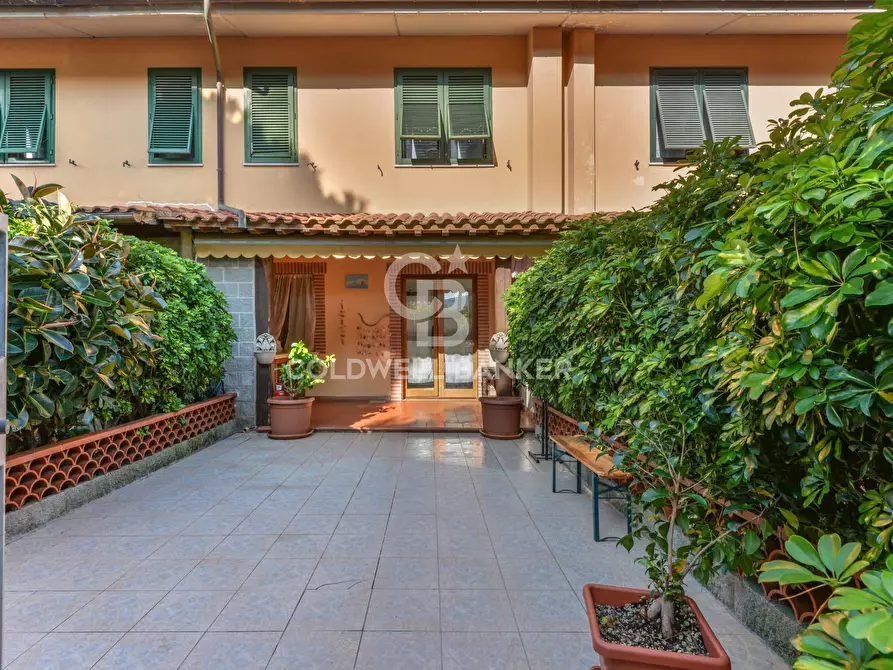 Immagine 3 di Villa in vendita  in Via del Brunello a Portoferraio