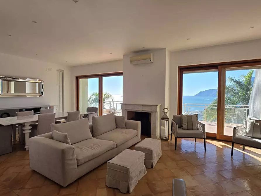 Immagine 25 di Casa semindipendente in affitto  in Viale Delle Ginestre 25 a Salerno