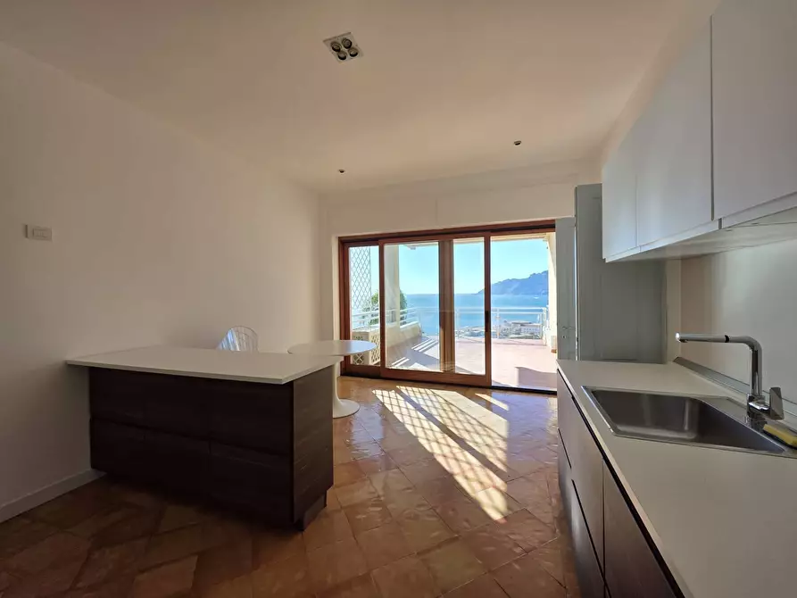 Immagine 30 di Casa semindipendente in affitto  in Viale Delle Ginestre 25 a Salerno