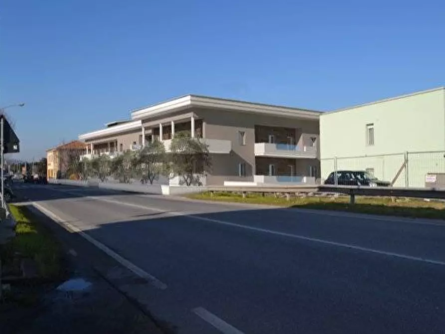 Immagine 4 di Appartamento in vendita  in Via Romagna a Fano