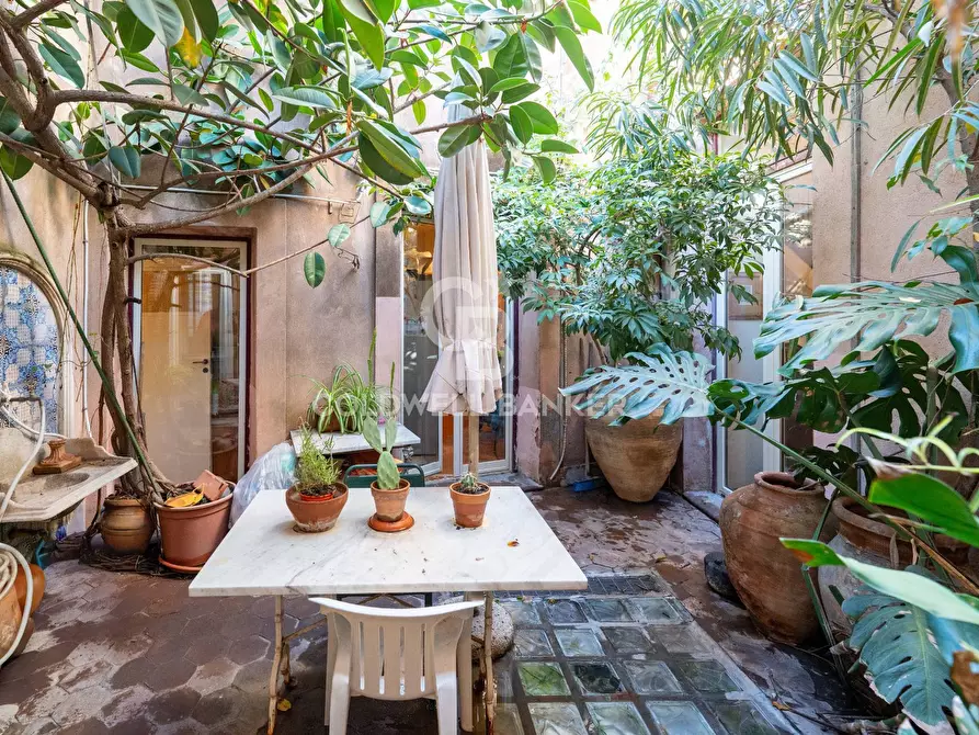 Immagine 34 di Rustico / casale in vendita  in Via Santa Barbara 67 a Catania