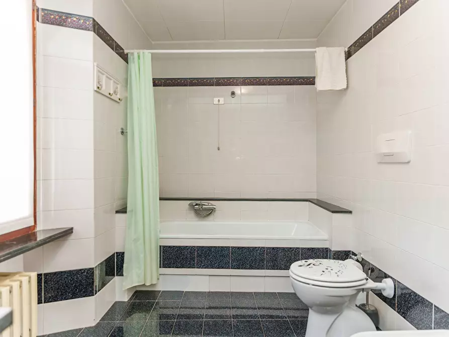 Immagine 18 di Appartamento in vendita  in Piazza Kennedy a Spello