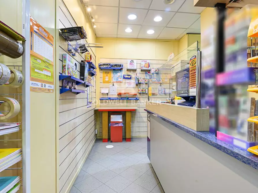 Immagine 5 di Attività commerciale in vendita  in Via Guido Baccelli 4 a Civitavecchia