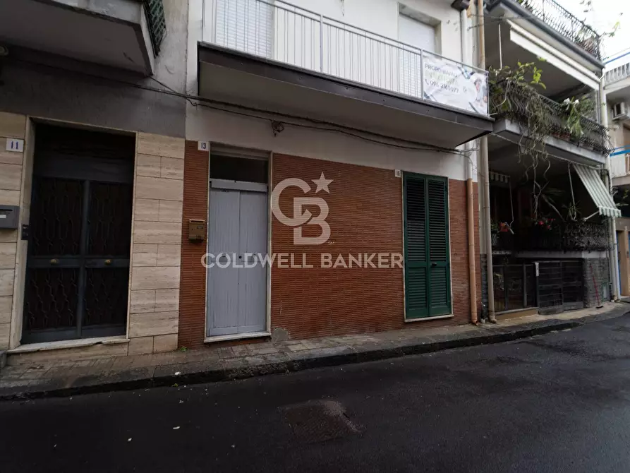 Immagine 1 di Appartamento in vendita  in Via Muscarà 9-11 a Aci Castello