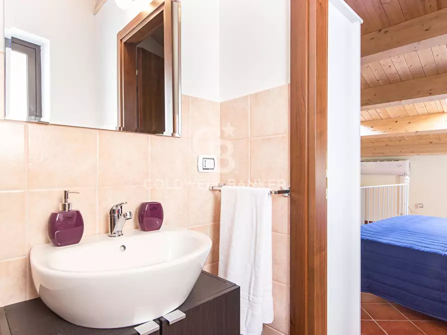 Immagine 7 di Casa indipendente in vendita  in via conte ruggero 125 a Gravina Di Catania