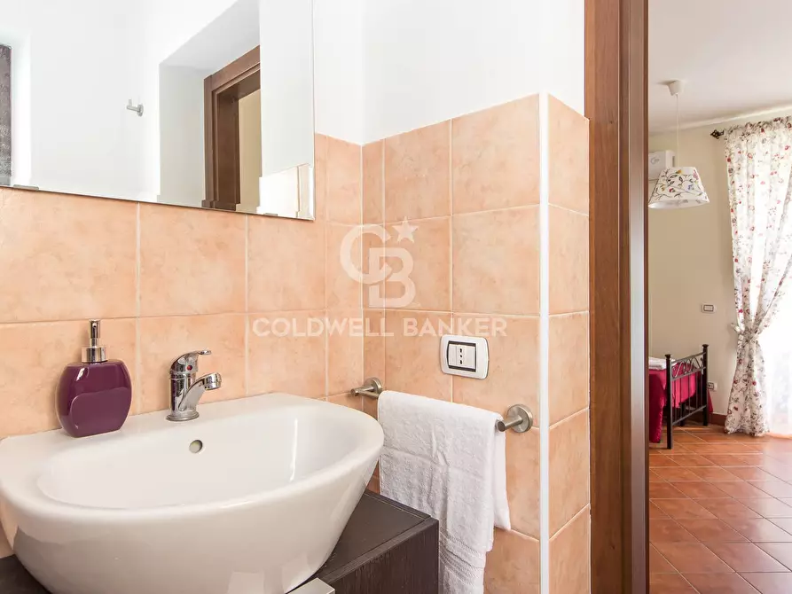 Immagine 29 di Casa indipendente in vendita  in via conte ruggero 125 a Gravina Di Catania