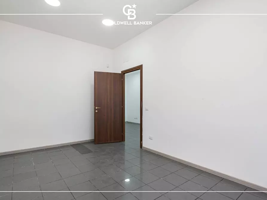 Immagine 8 di Locale commerciale in affitto  in Via Carlo Pirzio Biroli 115 a Ciampino