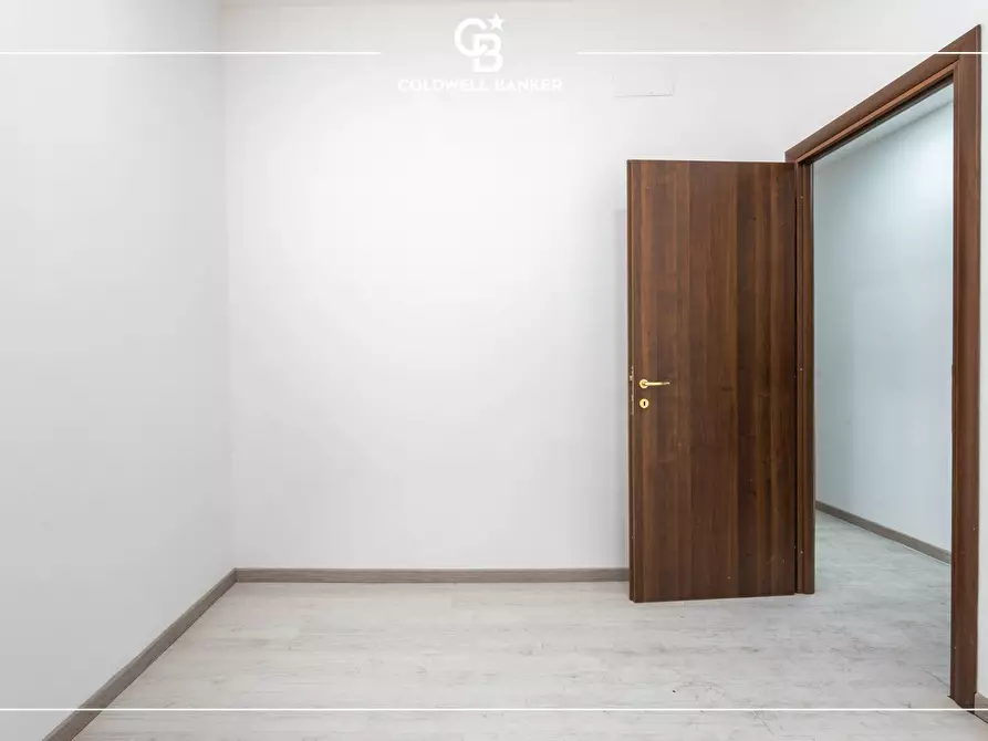 Immagine 12 di Locale commerciale in affitto  in Via Carlo Pirzio Biroli 115 a Ciampino