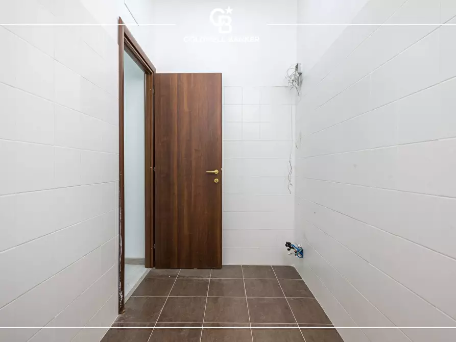 Immagine 14 di Locale commerciale in affitto  in Via Carlo Pirzio Biroli 115 a Ciampino