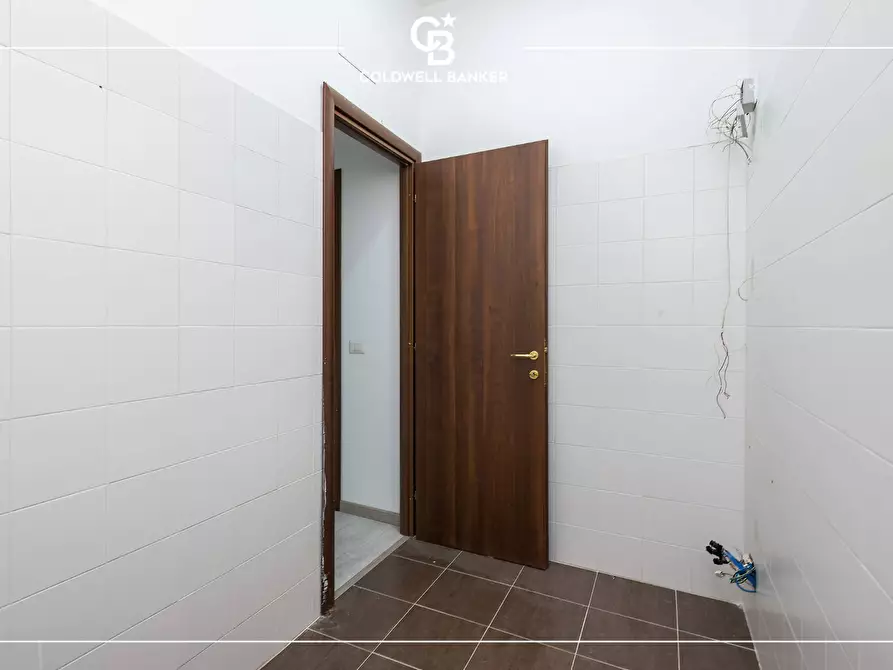 Immagine 15 di Locale commerciale in affitto  in Via Carlo Pirzio Biroli 115 a Ciampino