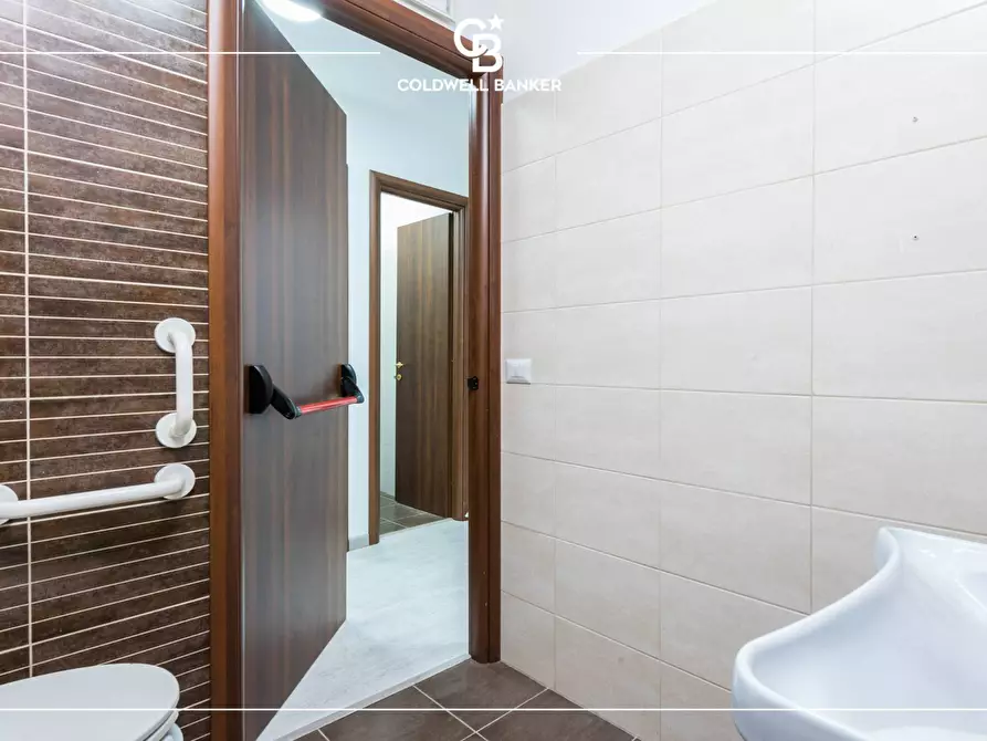 Immagine 17 di Locale commerciale in affitto  in Via Carlo Pirzio Biroli 115 a Ciampino