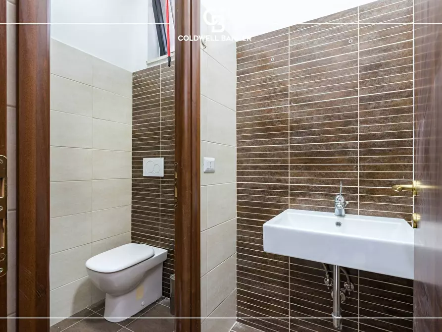 Immagine 18 di Locale commerciale in affitto  in Via Carlo Pirzio Biroli 115 a Ciampino