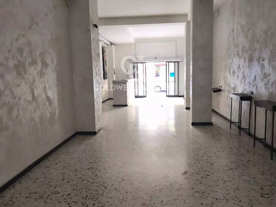 Immagine 7 di Locale commerciale in affitto  a Acireale