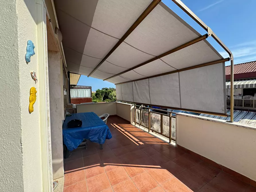 Immagine 1 di Appartamento in vendita  in via lago di como 14 a Pomezia