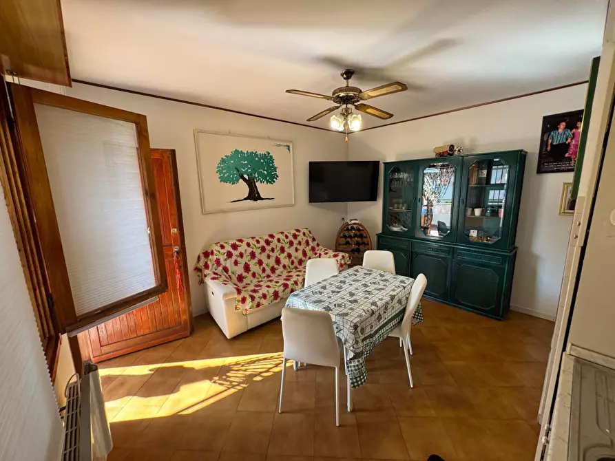 Immagine 4 di Appartamento in vendita  in via lago di como 14 a Pomezia