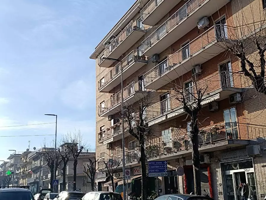 Immagine 3 di Locale commerciale in affitto  in Via Bartolo Longo a Napoli