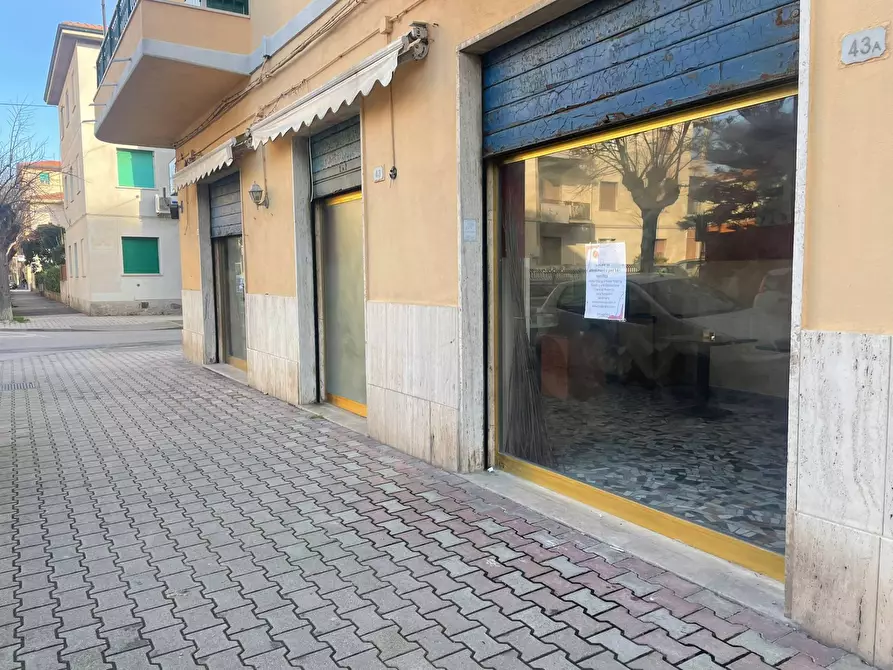 Immagine 1 di Locale commerciale in vendita  in Via Filippo Turati 8 a Piombino