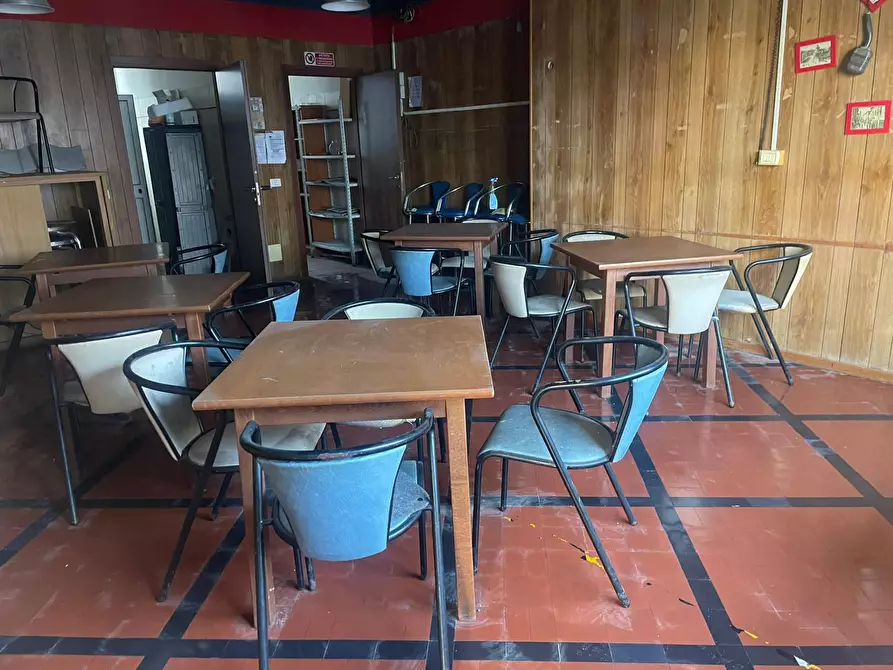 Immagine 3 di Locale commerciale in vendita  in Via Filippo Turati 8 a Piombino