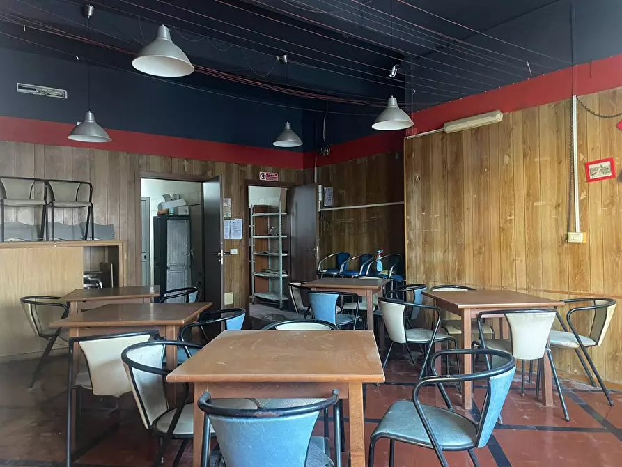 Immagine 4 di Locale commerciale in vendita  in Via Filippo Turati 8 a Piombino