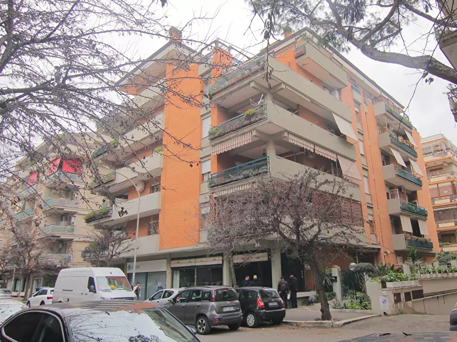 Immagine 2 di Appartamento in vendita  in Via Corrado Del Greco 40 a Roma