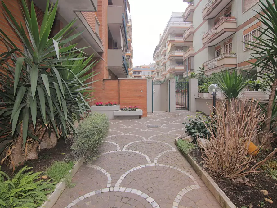 Immagine 4 di Appartamento in vendita  in Via Corrado Del Greco 40 a Roma
