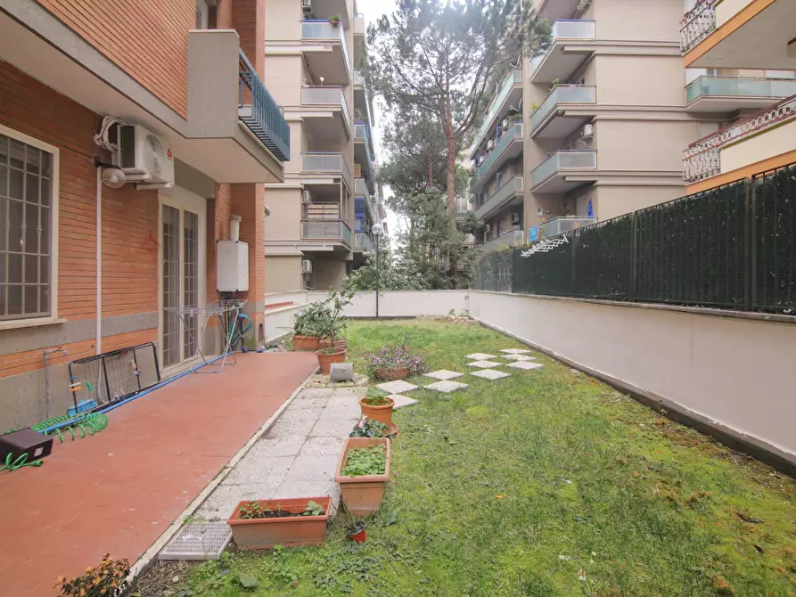 Immagine 19 di Appartamento in vendita  in Via Corrado Del Greco 40 a Roma