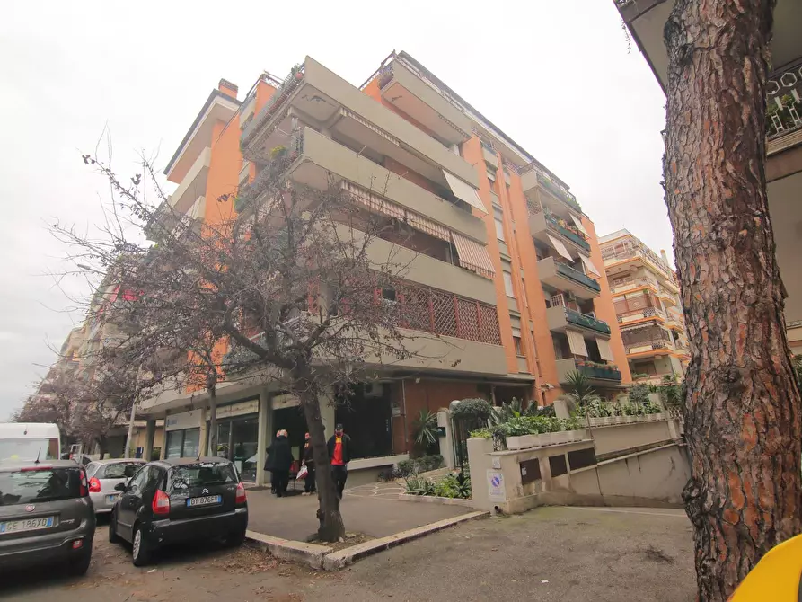 Immagine 23 di Appartamento in vendita  in Via Corrado Del Greco 40 a Roma