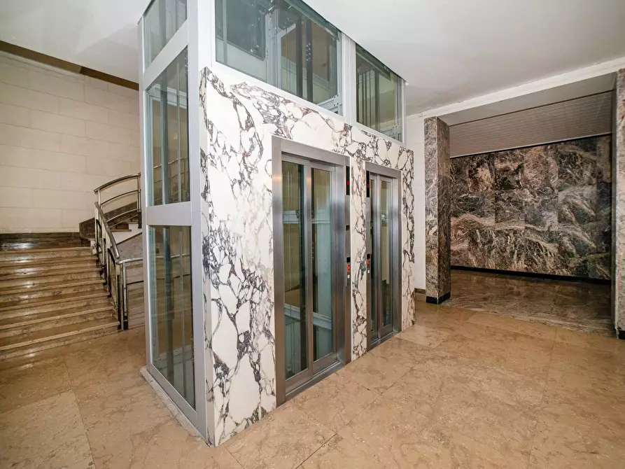 Immagine 8 di Appartamento in vendita  in Via Dei Monti Parioli 48 a Roma