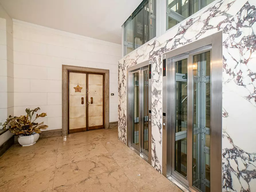 Immagine 16 di Appartamento in vendita  in Via Dei Monti Parioli 48 a Roma