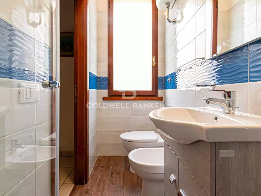 Immagine 18 di Appartamento in vendita  in Viale degli Etruschi a Campo Nell'elba